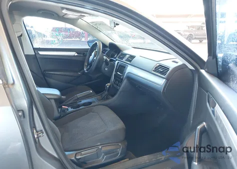 2017 Volkswagen Passat 1.8T S из США, поврежденный, VIN 1VWAT7A31HC053536